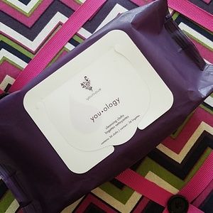 younique face wipes